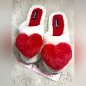 Women’s red heart slippers size small 6-7
